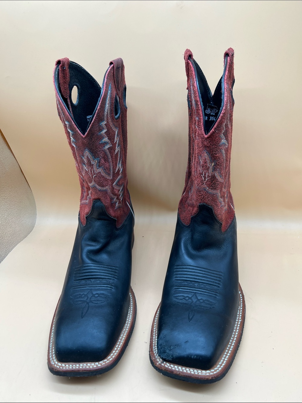 Justin Boots BR356 Men's Western Bent Rail Black Chester Cowhide Foot Square Toe